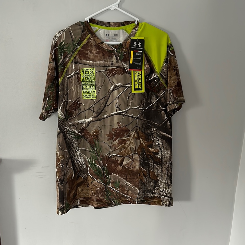 Mens Under Armour heat gear UA Hunt Size large shirt